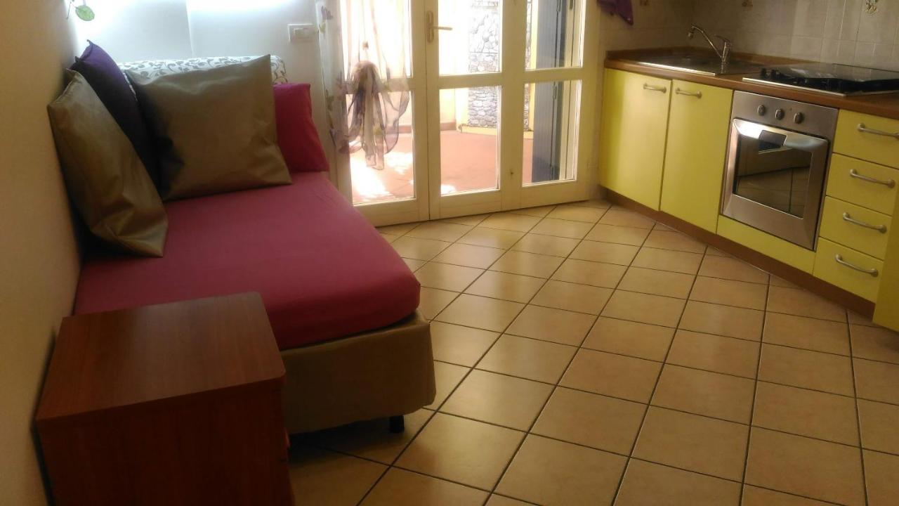 Bilocale Centro Storico Apartment เปซาโร ภายนอก รูปภาพ