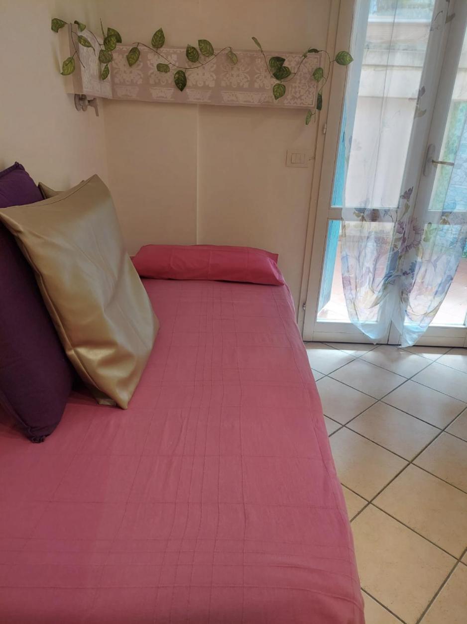 Bilocale Centro Storico Apartment เปซาโร ภายนอก รูปภาพ
