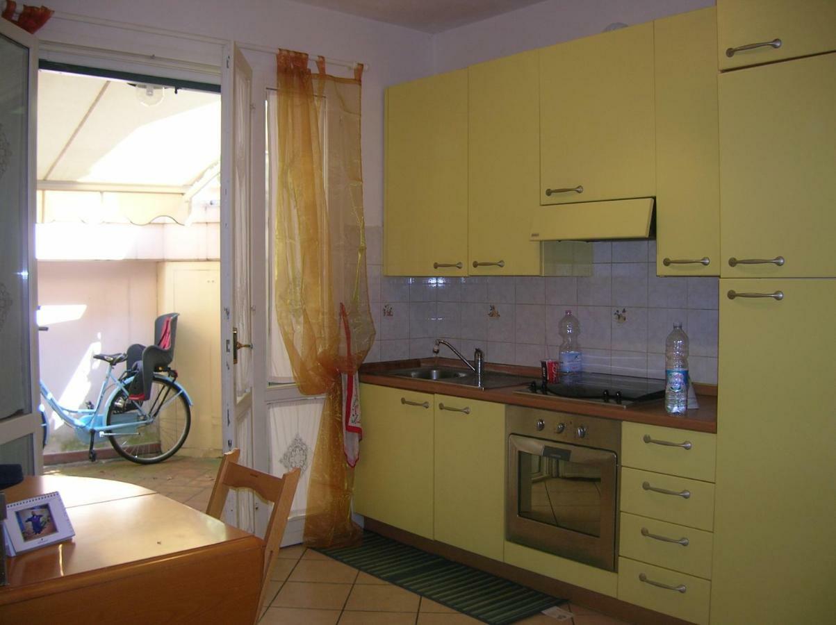 Bilocale Centro Storico Apartment เปซาโร ภายนอก รูปภาพ