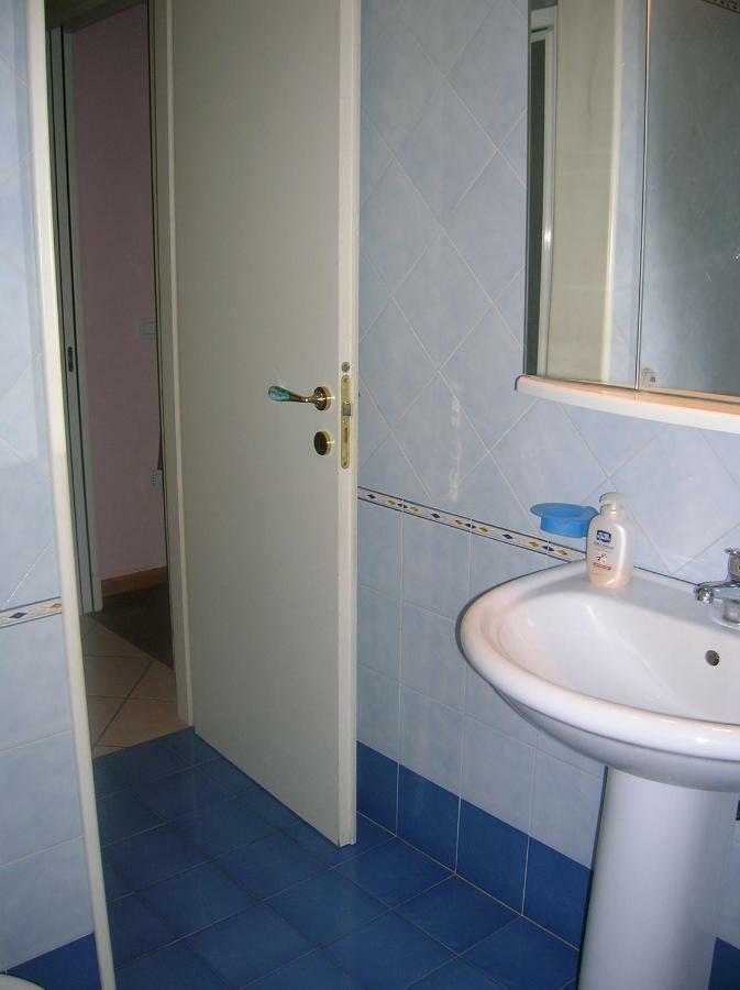 Bilocale Centro Storico Apartment เปซาโร ภายนอก รูปภาพ