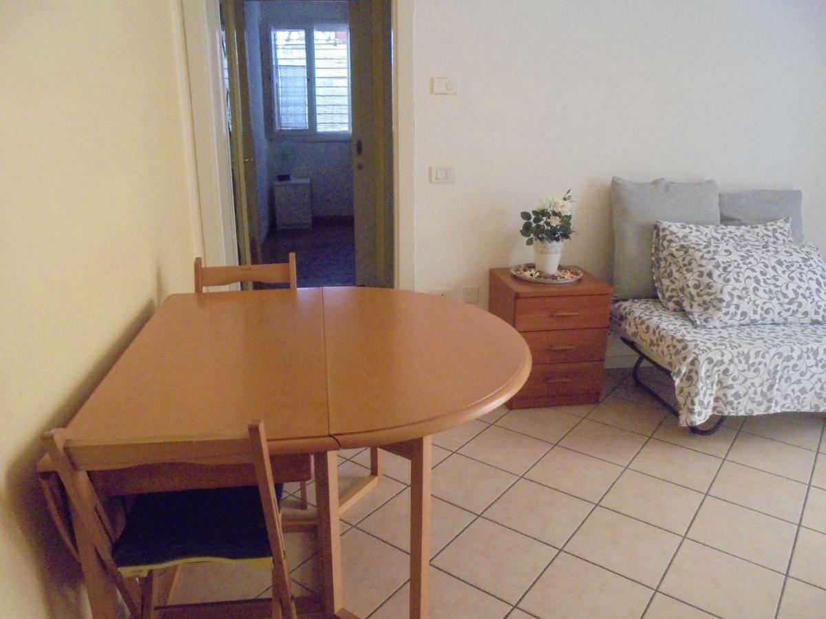 Bilocale Centro Storico Apartment เปซาโร ภายนอก รูปภาพ